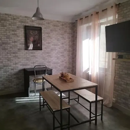 Jolie Maison De Bourg équipée 10km D'ambert * Saint-Amant-Roche-Savine