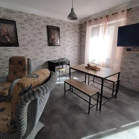 Hébergement de vacances Jolie Maison De Bourg équipée 10km D'ambert